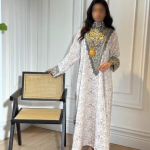 عباية ناعمة بطابع ملكي – أسود